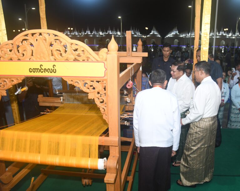 Senior general opens Matho robe weaving for festival
