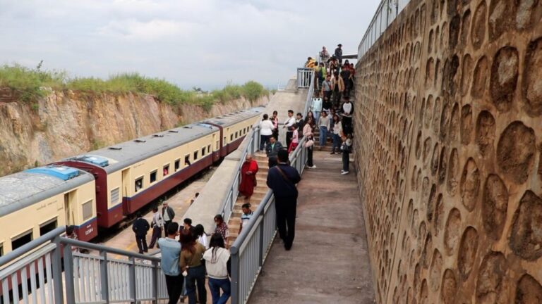 Taunggyi sightseeing train offers scenic rides during festival