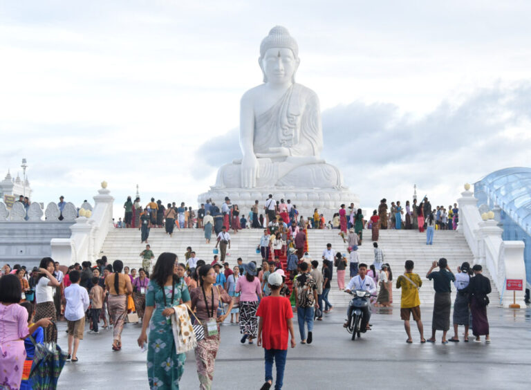 Tazaungdine festival draws crowds with market, shows and performances