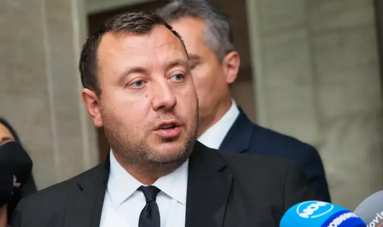 Vazrazhdane demands early elections