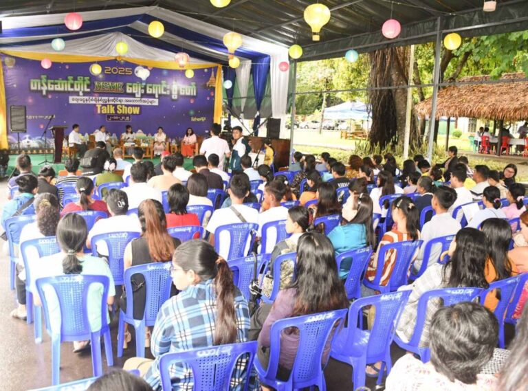Yangon Tazaungdine fair floods with bargain hunters
