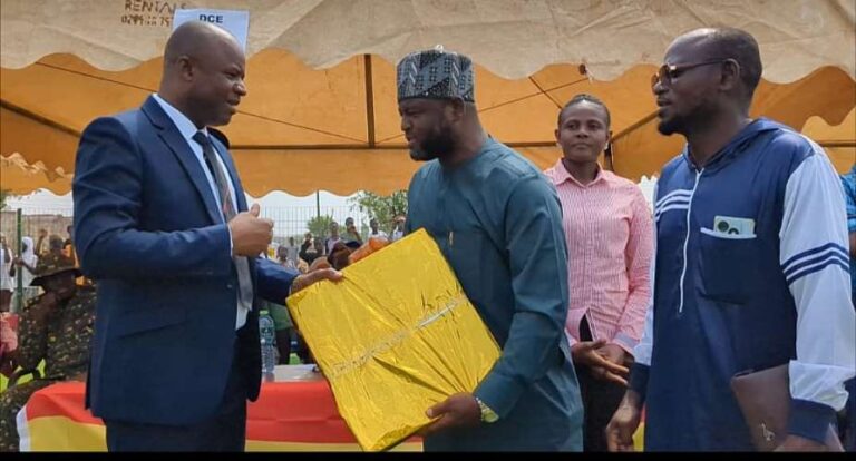 Imam Abubakari nabs award for Tolon aid work